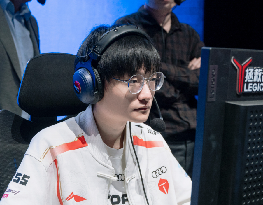 TES轻取C9,Bin拿下关键大龙顶尖较量成都决赛之夜,强势挺进下一轮 TES轻取C9,Bin拿下关键大龙顶尖较量成都决赛之夜,强势挺进下一轮