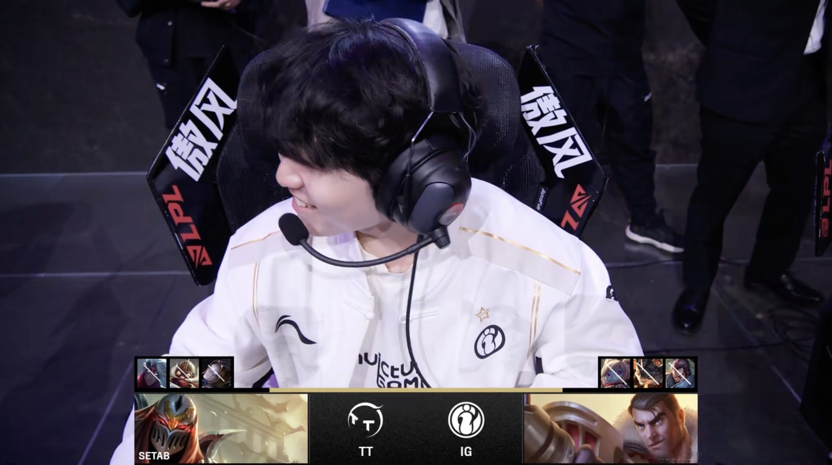 PSG碾压100T，Doinb关键团战开团秒人顶尖较量成都决赛之夜，点燃全场激情